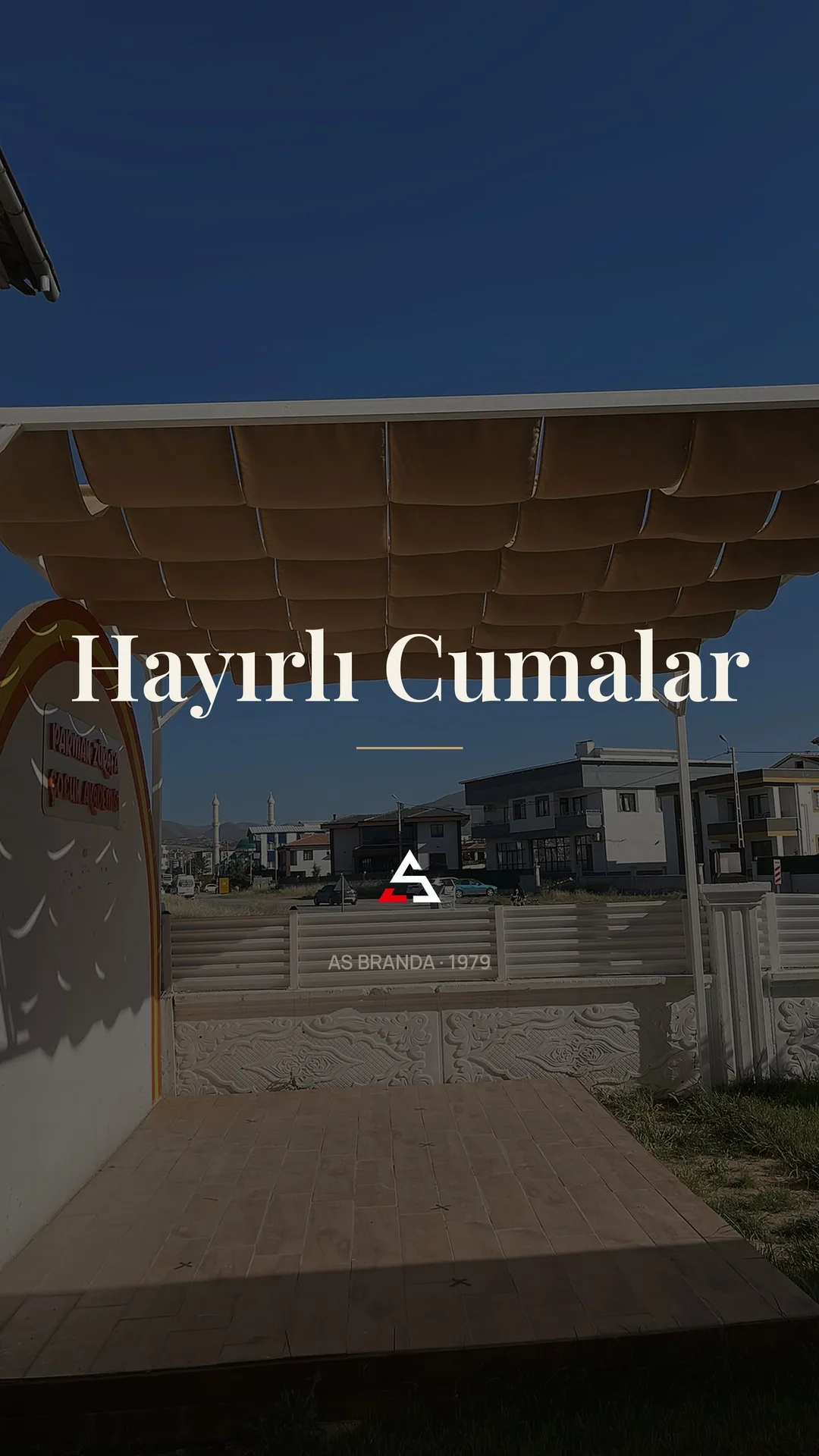AS Branda Cuma mesajı karesi — 18 Eylül — atölyede kumaş topları